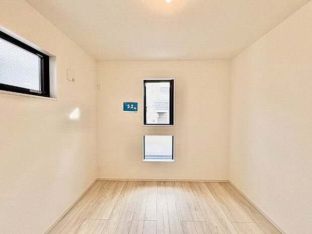 一日の疲れをいやしてくれる主寝室。時を忘れて過ごす場所として過ごせるお部屋。