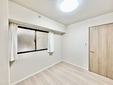 過ぎ行く時間をゆったりと感じることができる落ち着いたお部屋。プライベートな時間を満喫できます。
