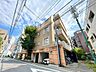 外観：街に溶け込む美しい佇まい。都心ながらも、ゆったりとした時を刻む住環境が魅力。