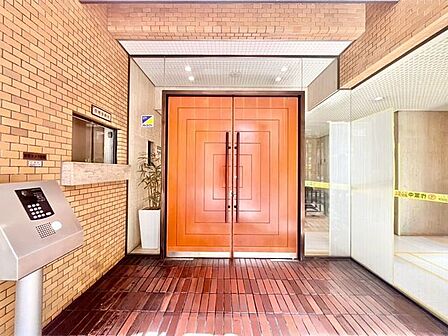 オートロックシステムで住まいの安全に配慮。