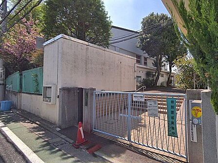 文京区立小日向台町小学校 750m