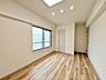 洋室：過ぎ行く時間をゆったりと感じることができる落ち着いたお部屋。静かな環境でリラックスタイムを。