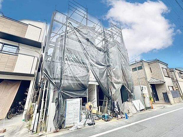 家族のニーズに合わせた間取りプラン。心地よい空間を創造します。(空の加工を生成AIで行っています)