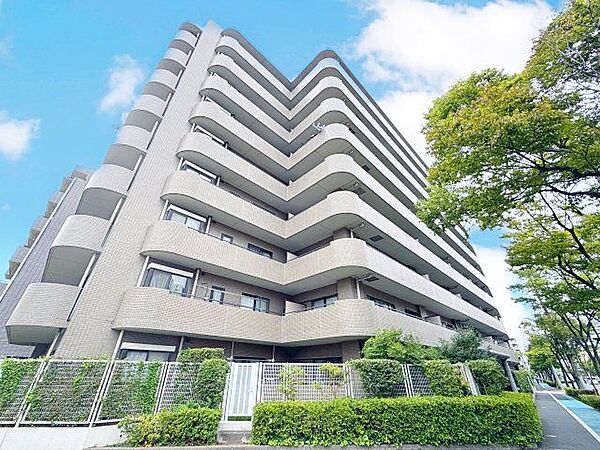 開放感豊かな景色が広がり、さわやかな暮らしが叶う住まいへ。（空の加工を生成AIで行っています）