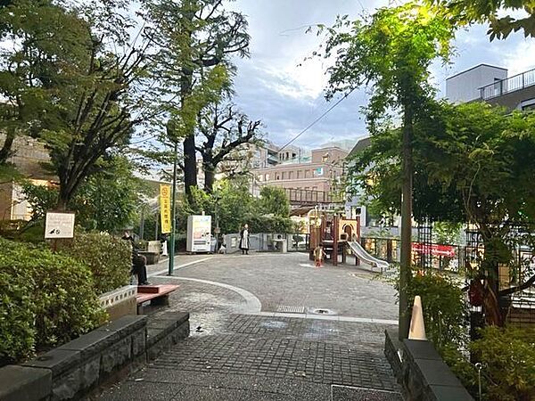 渋谷区立代官山公園 500m