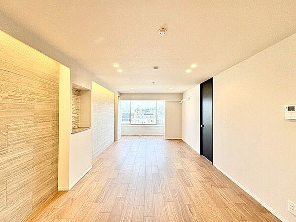 太陽の恵みを一気に受けたあたたかいお住まい。明るく風通しの良い開放感のある空間。