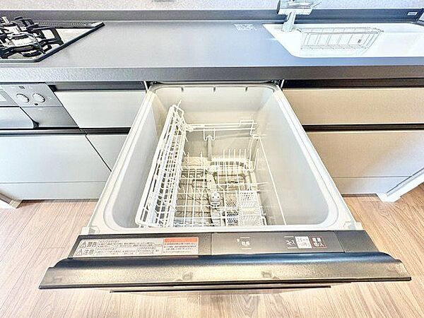 ビルトイン食洗機は、節水や節電機能も充実して家事の手助けをしてくれます。