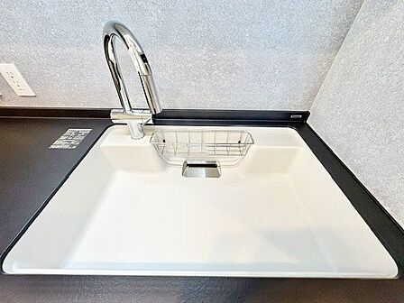 キレイなお水がいつでも、安心して飲める浄水器内蔵型水栓付き。