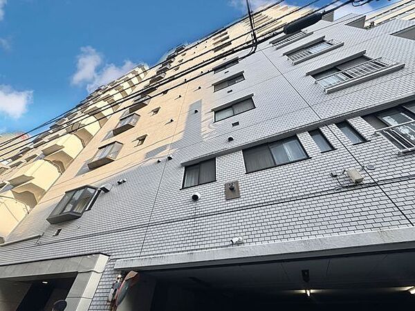 お買い物に便利な周辺環境で、オフの時間も快適に過ごせます。