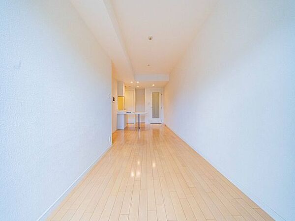 落ち着いた雰囲気のリビングダイ二ング。伸びやかな空間のなかで、ゆったりとしたひとときを過ごせます。