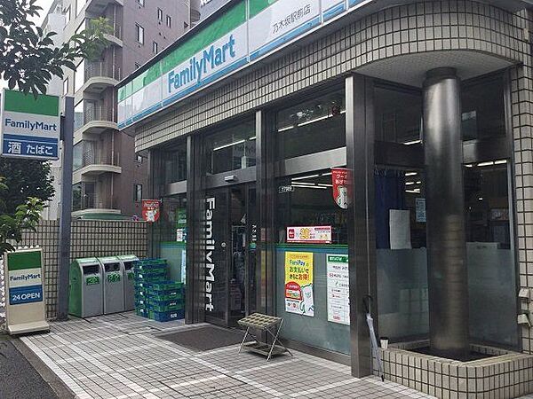 ファミリーマート乃木坂駅前店 150m