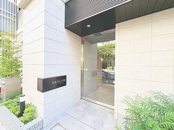 都心の洗練された暮らしになじむ、すっきりと無駄の無い美しいエントランス。