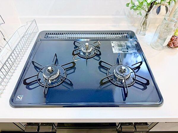 料理の幅が広がる、同時進行できる3口コンロのキッチン。