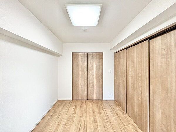 引戸を全開にしてリビングとして利用できるのがうれしいポイントです。