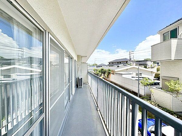 あたたかな日差しが降り注ぐ南東向きバルコニー。