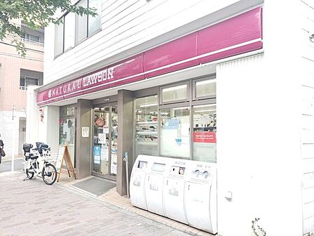 ナチュラルローソン若林一丁目店 96m