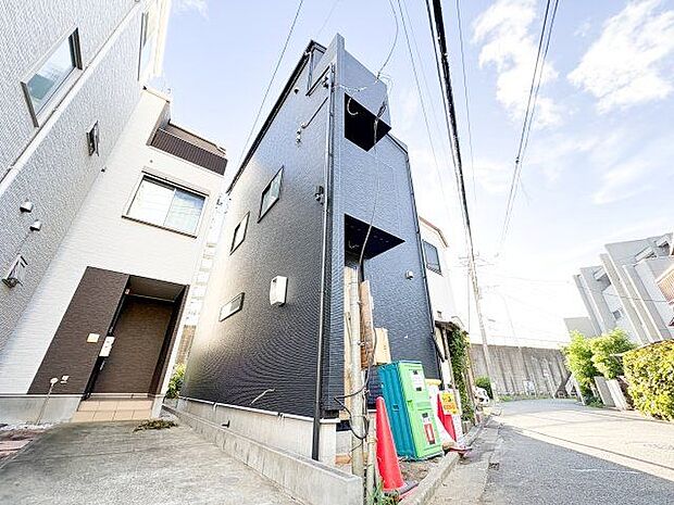穏やかな住環境と充実の生活利便性を備えたこの地で誇りに思える住まいを実現。