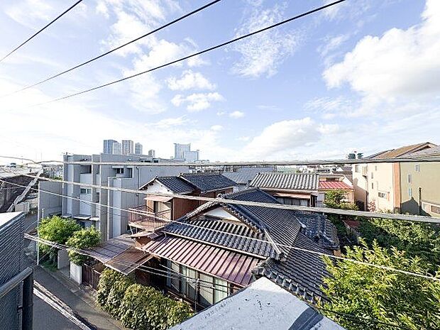 バルコニーからさまざまな表情の景色を眺めながら、くつろぎのひと時をお過ごし頂けます。
