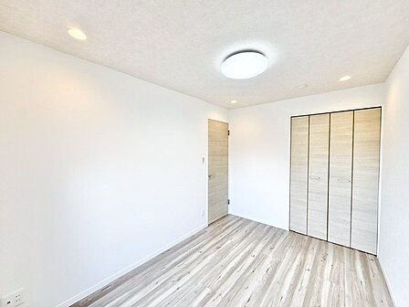 気持ちのよい風が舞い込み、開放的な空間を演出します。