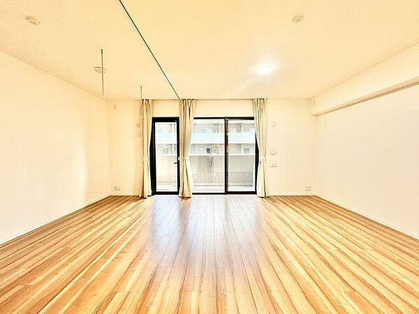 広く明るく、より心地良く暮せる空間にしました。採光・通風が周囲の空間に広がり、明るく爽やかな住まい。