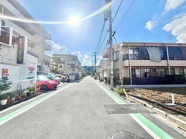 住人以外の車の進入も少なく、小さなお子様を持つご家庭にも安心。
