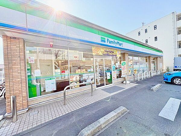 ファミリーマート横浜東高校前店 300m