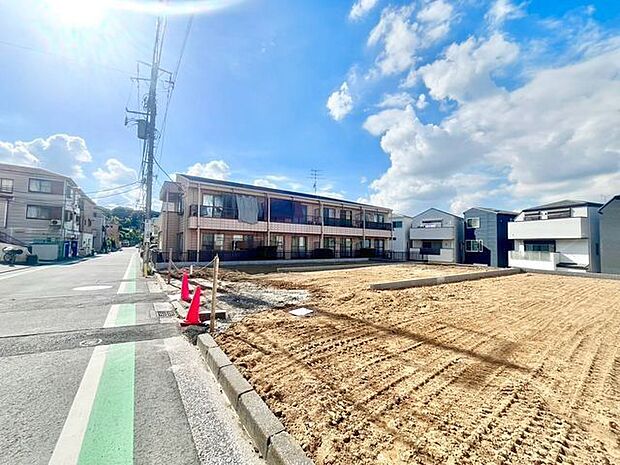 徒歩圏内にお買い物施設が充実しており、毎日の生活に快適な環境です。