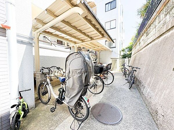 敷地内駐輪場。