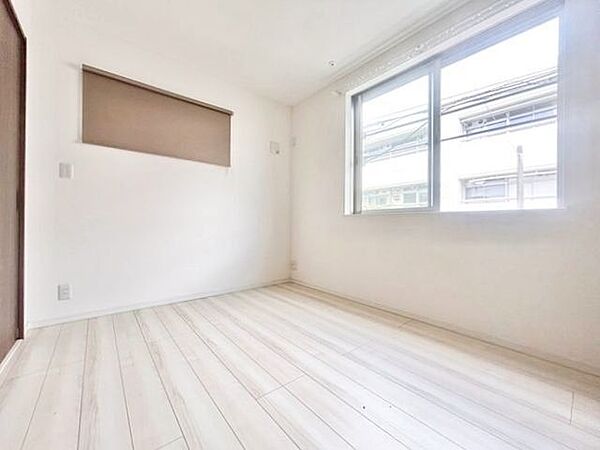 明るい日差しが差し込む空間。美しい街並みと穏やかな住環境でやすらぎの暮らしを叶えます。