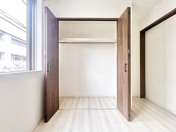 充分な収納スペースを確保。居室内に余計な家具を置く必要がなく、シンプルですっきりとした暮らしが実現。