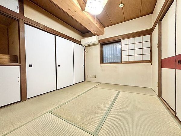 過ぎ行く時間をゆったりと感じられる落ち着いたお部屋。静かな環境でリラックスタイムをスタート。