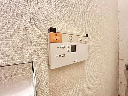 快適な生活を送るための洗浄機能付トイレ。おしり洗浄・ビデ洗浄・暖房便座の機能を標準装備しています。