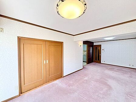 ここにはみんなが集い、食事と楽しい会話が始まる。そんな束の間の幸せを感じさせてくれる場所でありたい。