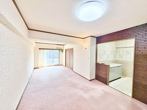 明るい日差しが差し込む空間。美しい街並みと穏やかな住環境でやすらぎの暮らしを叶えます。