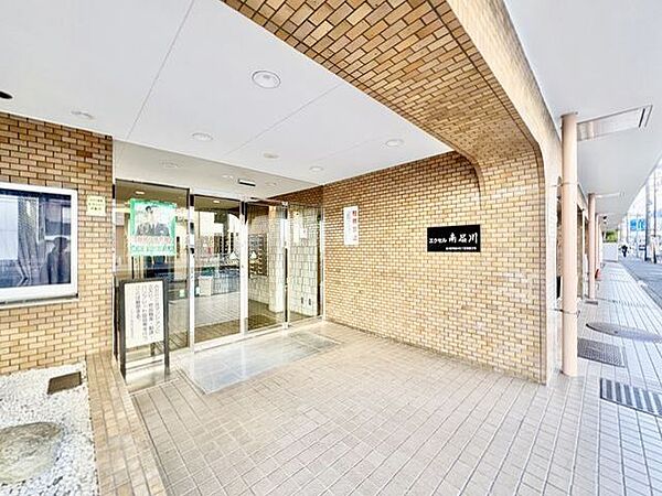 格調高いデザイン性を持つ玄関は、住む方のプライドを満たすクオリティ。訪れる方を優しく迎えます。
