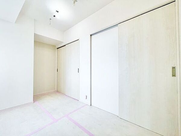 過ぎ行く時間をゆったりと感じることができる落ち着いたお部屋。静かな環境でリラックスタイムをスタート。