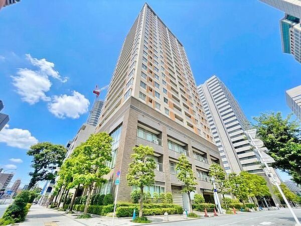 爽やかな青空の下に贅沢なほどに降り注ぐ陽光。豊かな居住性と、クオリティが見事に調和した住空間。