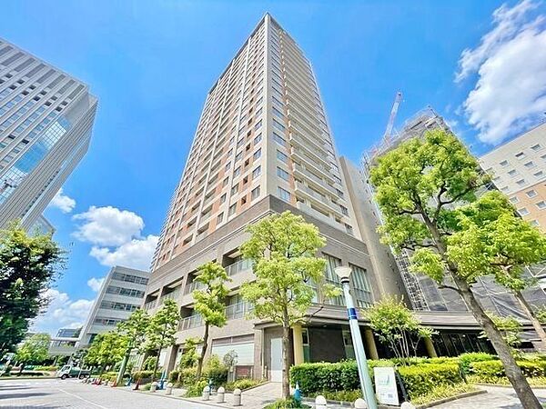 毎日を心地よいと感じられる理想的な暮らしをデザイン。落ち着きのある上質な空間へといざないます。