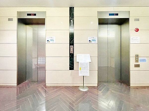 エレベーターは2基完備。朝や帰宅ラッシュの混雑しがちな時間もスムーズですね。