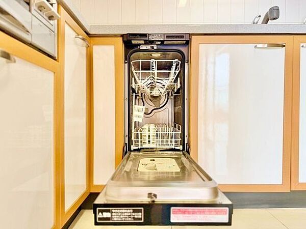 便利な食洗機をご用意。家事の時間を短縮して、家族との時間を過ごすことが出来ますね。