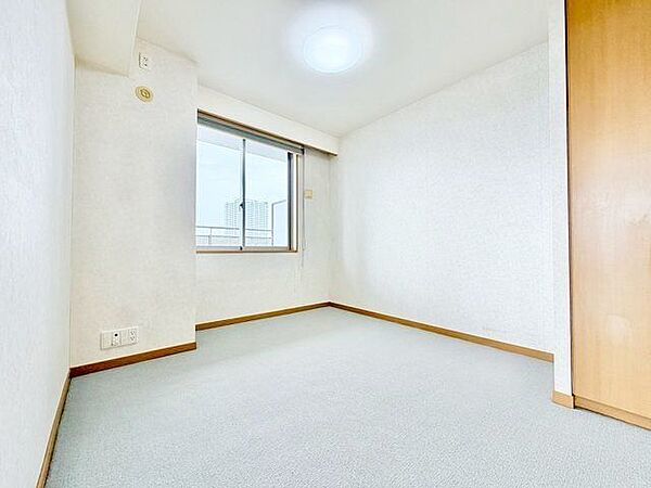 過ぎ行く時間をゆったりと感じることができる落ち着いたお部屋。静かな環境でリラックスタイムをスタート。