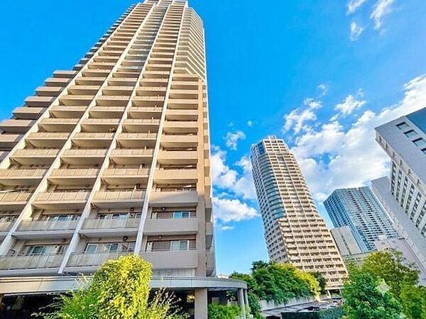 住まいは明日へのエネルギーを養うオアシス。趣味や遊びなどの好奇心を日常に求めていく住まいへ。(空の加工を生成AIで行っています)