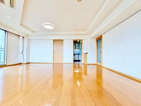 リビングには光が溢れ、風が通る心地よい毎日を過ごすことができます。