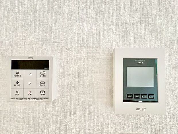 来訪者の確認ができるモニター付きインターホン完備。