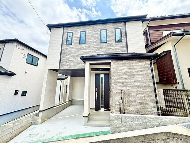 美しく都会的なデザインの外観。上質で洗練されたディディールでラグジュアリーな住まいを実現。