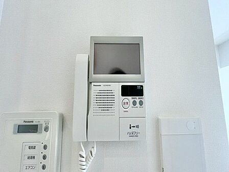 「見える安心」をカタチにしました。誰が来てもわかる様にモニター付きインターホンを設置。
