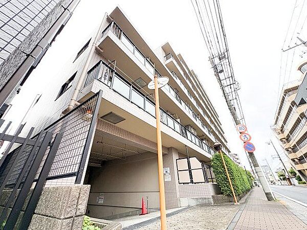 住む人がいつまでも心地良さを感じ続けられる多様な住空間を創造します。
