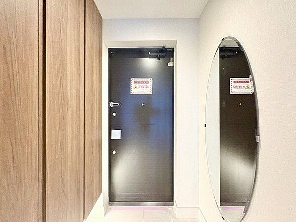 住まいの顔となる玄関スペースは、実用性はもちろん、第一印象をよくしてくれるデザイン性も重要です。