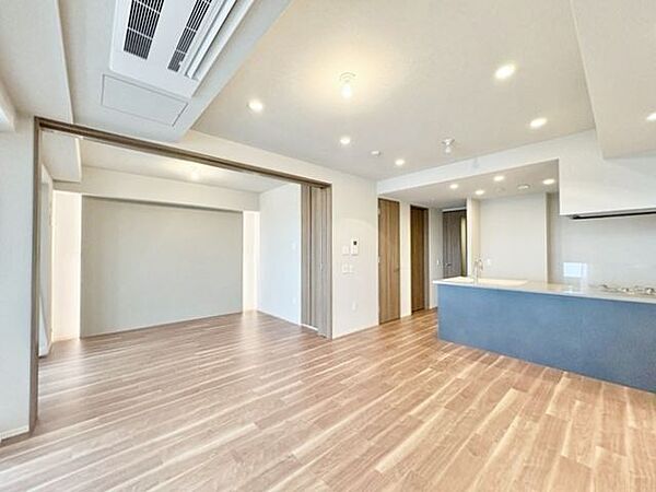 家族がつながりながら、それぞれの時間も楽しめる。そんな相反する希望を両立できる上質な住まいです。