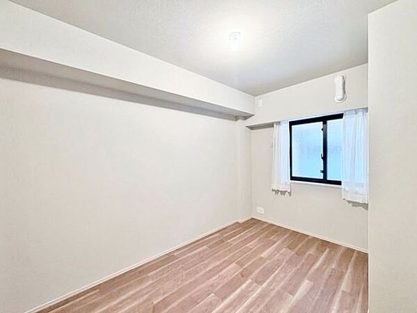 全居室フローリングでお掃除も楽々。ナチュラルな木目調の床から木のぬくもりを感じられます。